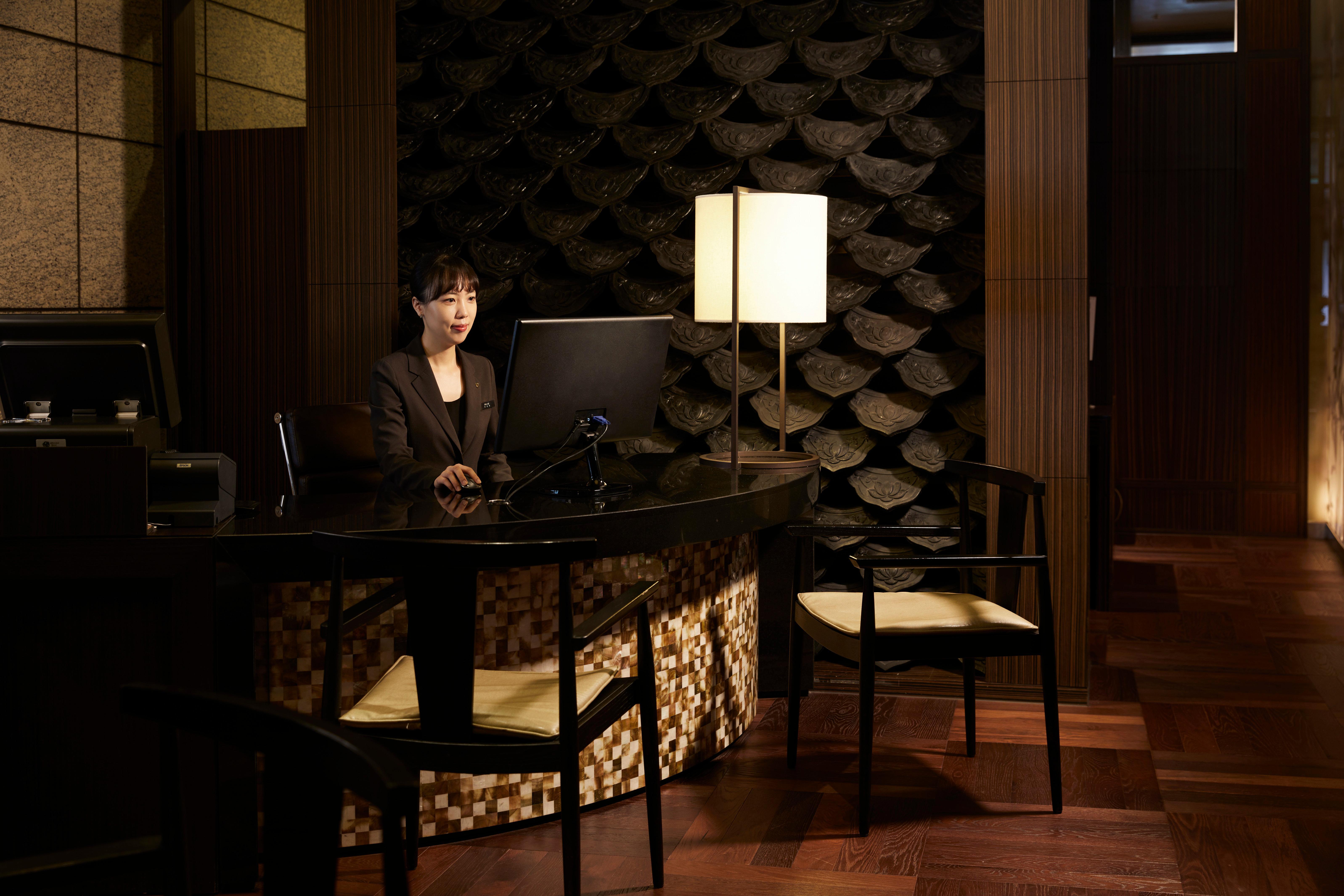 Hotel InterContinental Seoul COEX Exterior foto A hotel concierge